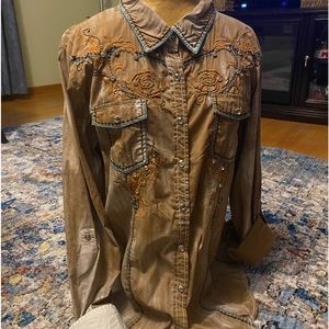 (Could also be womans small or medium) Super cool WESTERN Roar band shirt.